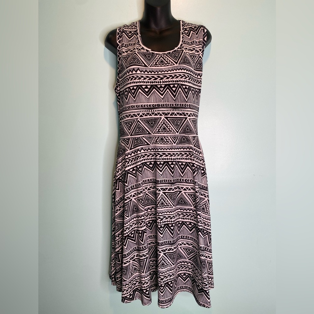 LuLaRoe Women’s Fit & Flare Dress Size 2XL Black and White Sleeveless